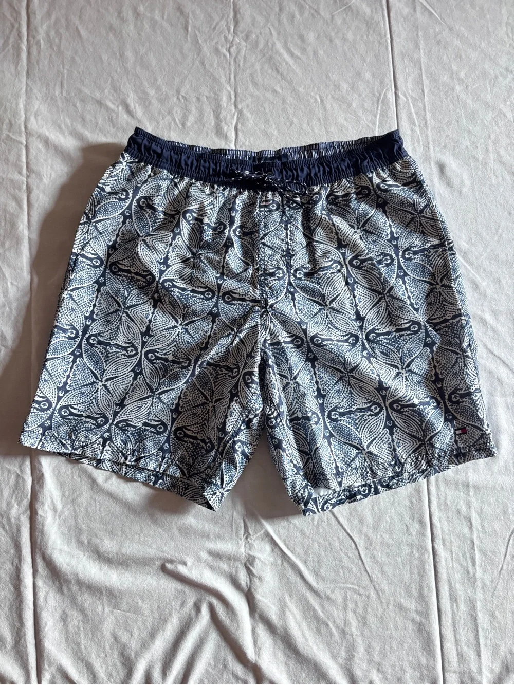 Tommy Hilfiger Geometric Medallion Pattern Lined Board Shorts Navy Blue/ White